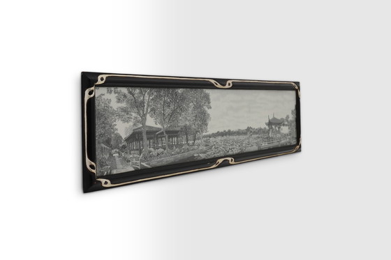 Image 1 of Œuvre d'art encadrée sur soie représentant un salon de thé chinois au bord de l'eau, France vers 1910 1910