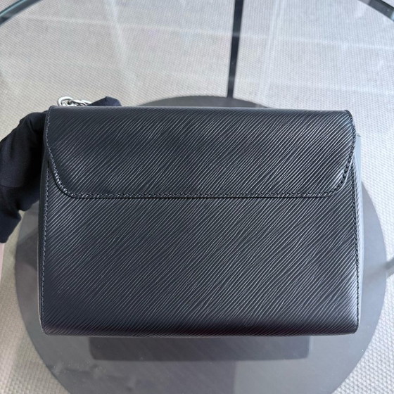 Image 1 of LOUIS VUITTON TWIST MEDIUM MM - EPI LEER ZWART MET ZILVEREN BESLAG
