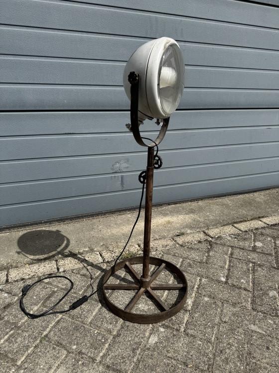 Image 1 of Lampe industrielle fabriquée à partir d'une voiture ancienne