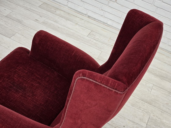 Image 1 of Chaise danoise à dossier haut des années 1970, velours rouge cerise, pieds en frêne
