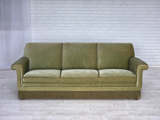 Image 1 of Deense driezitsbank uit de jaren 70, groen meubelvelours, beukenhout.