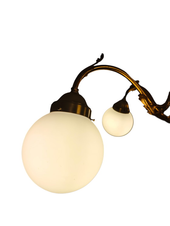 Image 1 of Große Messing-Hängeleuchte im Hollywood-Regency-Stil – 5-flammig mit Opalglas (Ø ca. 92 cm)
