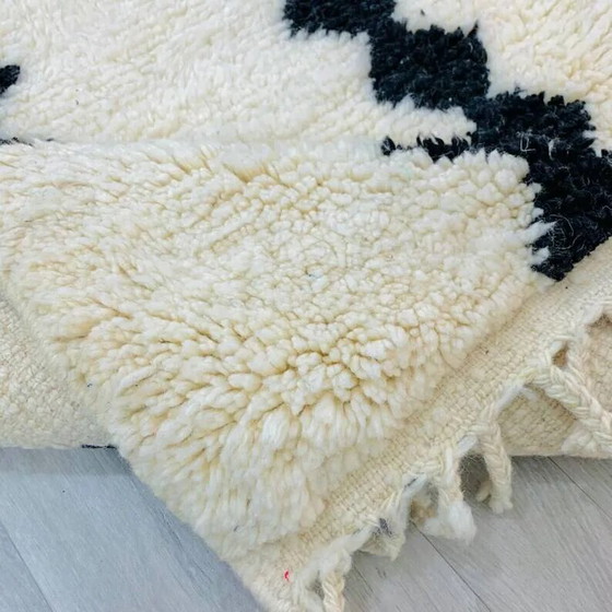Handgefertigter marokkanischer Teppich aus Wolle 250cm x 150cm – Teppiche & Läufer, Wool, Modern (photo 6 of 9)