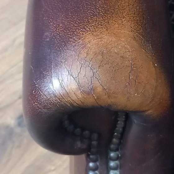 Image 1 of Steigern Sie Ihr Wohngefühl mit diesem beeindruckenden Set Chesterfield-Ohrensesseln aus Kuhfell!