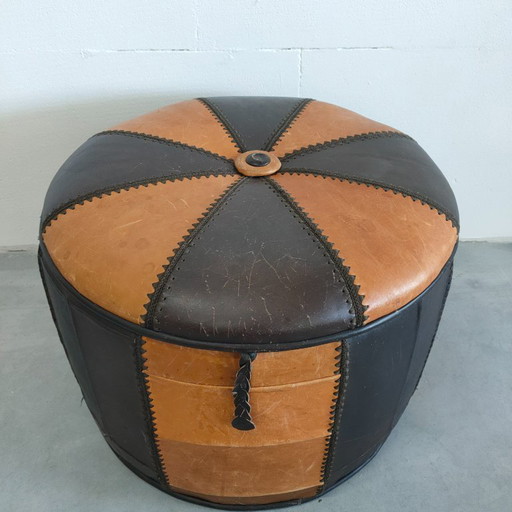 Pouf brocante d'epoca con patta di contenimento/ripostiglio.