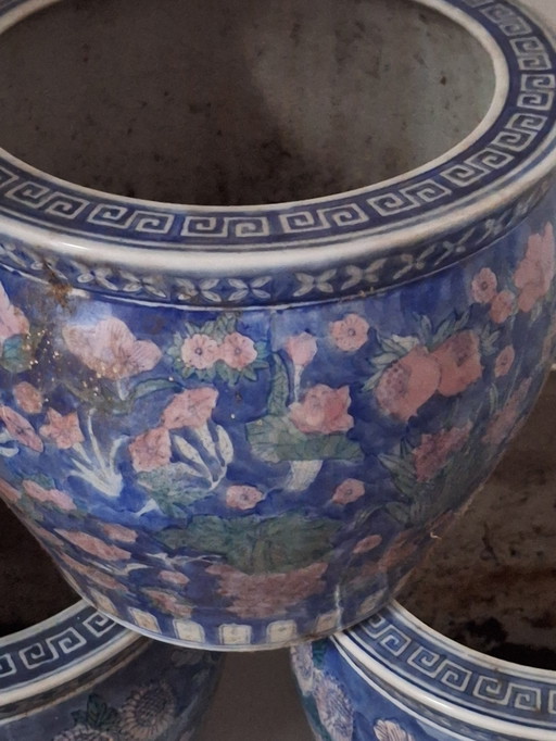 3 vasi di fiori in porcellana