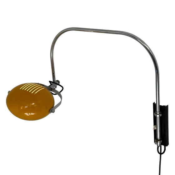 Image 1 of Herda - Lampada da parete spaziale - Paralume giallo, base nera e montante cromato (modello raro)