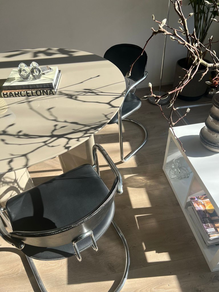 4x Effezeta Chairs black leather with tubular frame | €299 | Whoppah