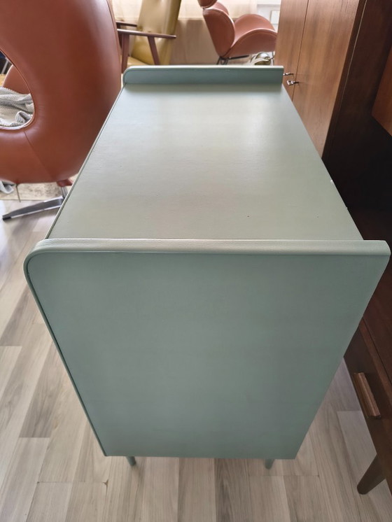 Image 1 of Cómoda verde con patas