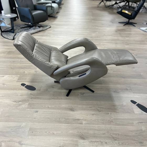 Image 1 of La poltrona reclinabile Future Castores S con supporto in piedi