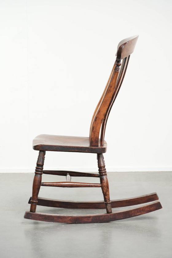 English oak Windsor rocking chair from the early 19th century with beautiful warm colors – Wood, Klassiek (photo 5 of 11)
