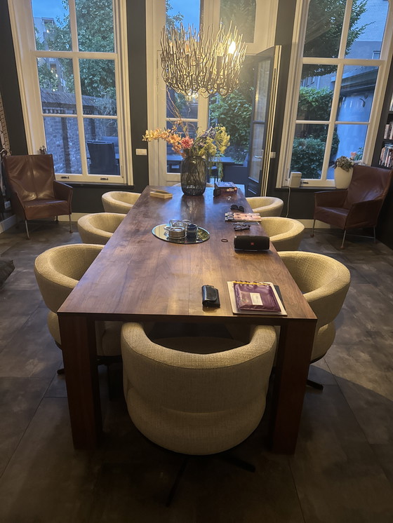 Image 1 of Amerikaans houten tafel met 8 Spica stoelen