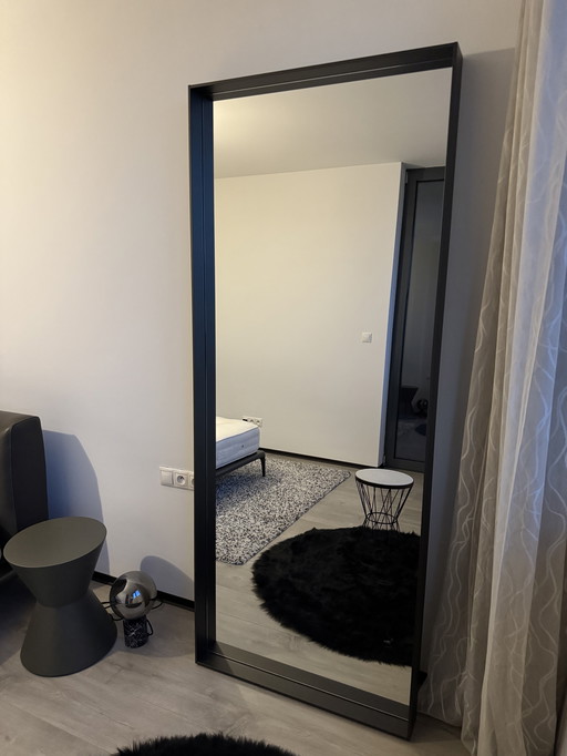 Poliform SARA spiegel - ontwerp door Flavianno Capriotti