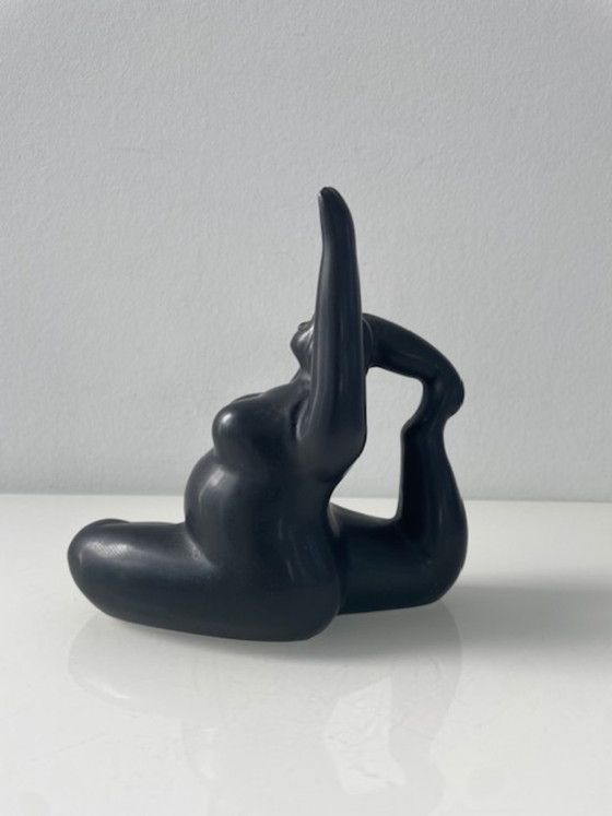 Image 1 of Set di 2 statuette femminili moderne in ceramica nera opaca