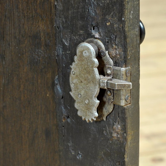 Image 1 of Eiken Tridarn-kast, circa 1710