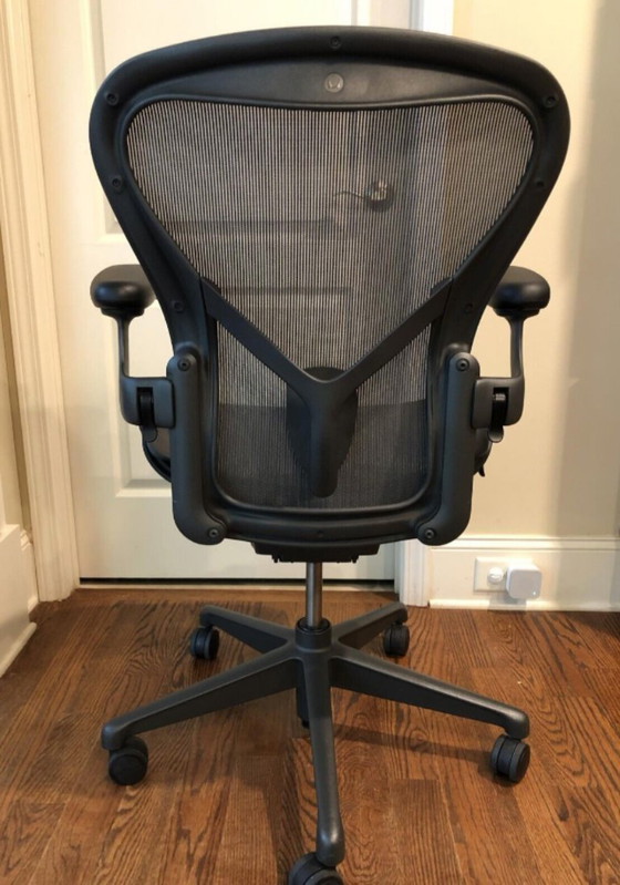 Image 1 of Herman Miller Aeron Bureaustoel Maat B