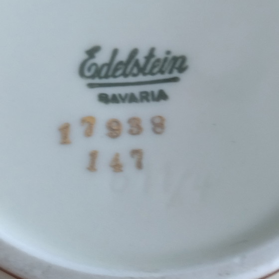 Image 1 of Vaso a uovo in porcellana.