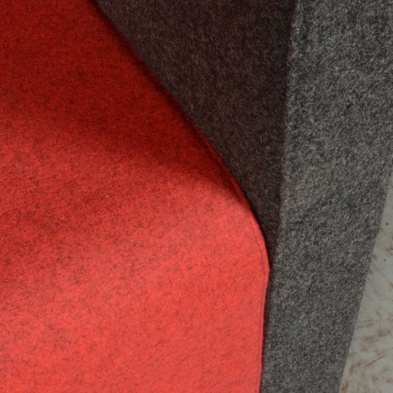 1x Ahrend Earchair / Grey/Red / 144x78x75 cm – Armchairs, Textile, Wool (photo 3 of 5)