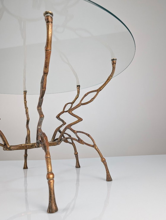 Image 1 of Table basse en faux bambou bronze à motif zigzag, style Hollywood Regency, années 1960