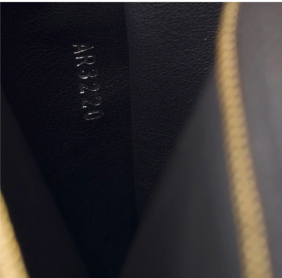 Image 1 of Borsa LOUIS VUITTON Capucines in Cuir Noir - 103320