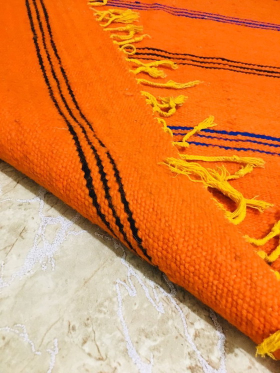 Image 1 of GROSSER ORANGEFARBENER TEPPICH 4X2,5M