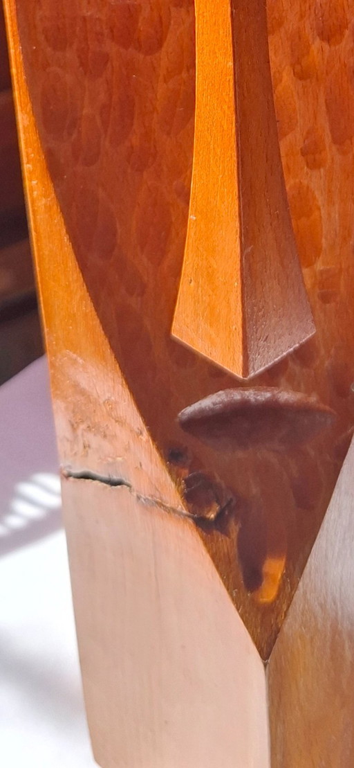 Handgeschnitzte Totem-Gesichtsskulptur aus Holz im Stil der Mitte des 20. Jahrhunderts (30 cm)
