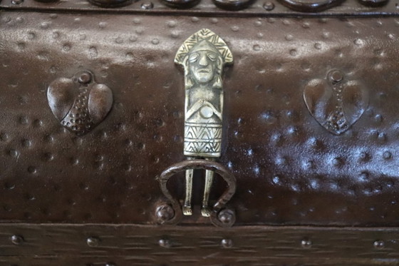 Image 1 of Antigua caja decorativa de hierro, principios del siglo XX