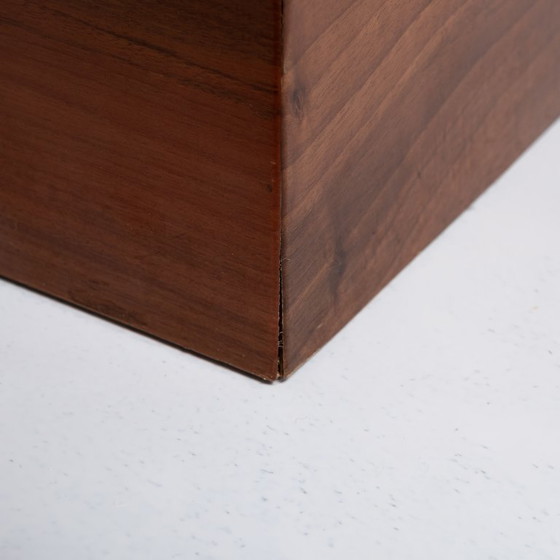 Image 1 of Cassettiera impiallacciata in noce canaletto brasiliano