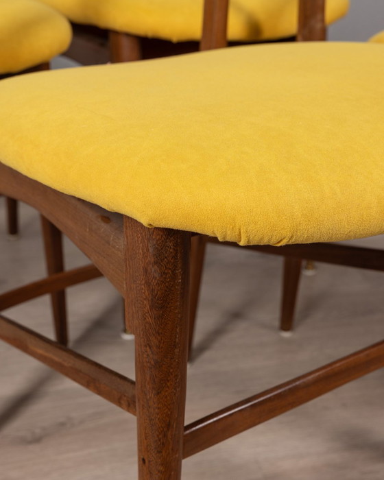 Image 1 of Ensemble de 4 chaises Vintage 60S en bois et tissu jaune design italien