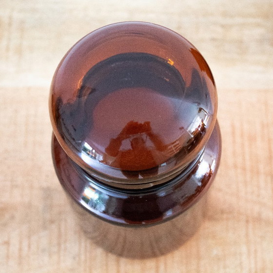 Vintage set of Belgian amber-brown glass apothecary jars – Decorative Objects (photo 3 of 10)