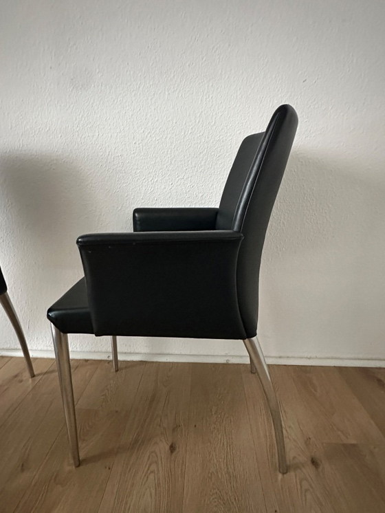 Image 1 of Dining room set - 1 designer glass table by Ronald Schmitt (90x90) and four Jori leather chairs