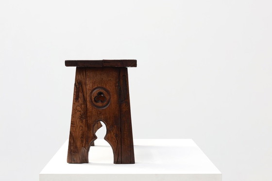 Image 1 of Neo Gotische massief eikenhouten rechthoekig gesneden kruk, Frankrijk ca. 1900