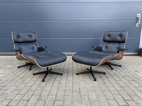 Image 1 of 2 poltrone lounge Vitra Eames XL originali con poggiapiedi, in pregiata pelle nera e palissandro Santos, NUOVE!!