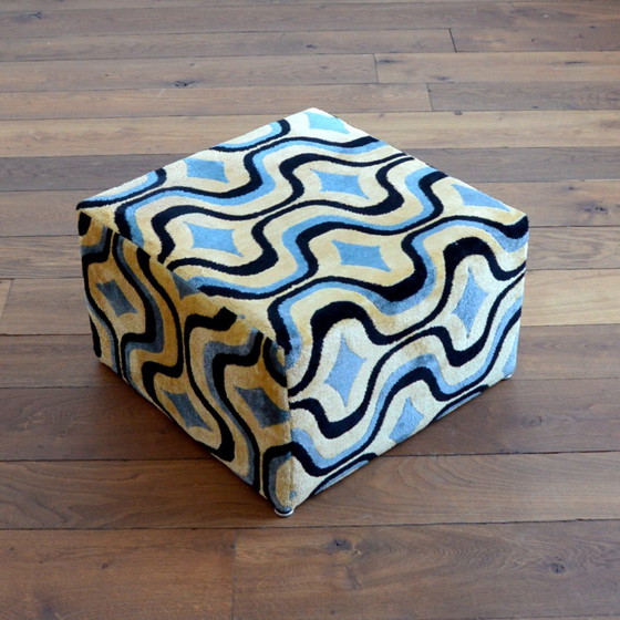 Image 1 of Italian design 1970s side table / pouffe