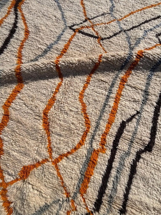 Image 1 of Marokkaans Azilal wollen tapijt 200x350 cm – Handgeweven Berber tapijt