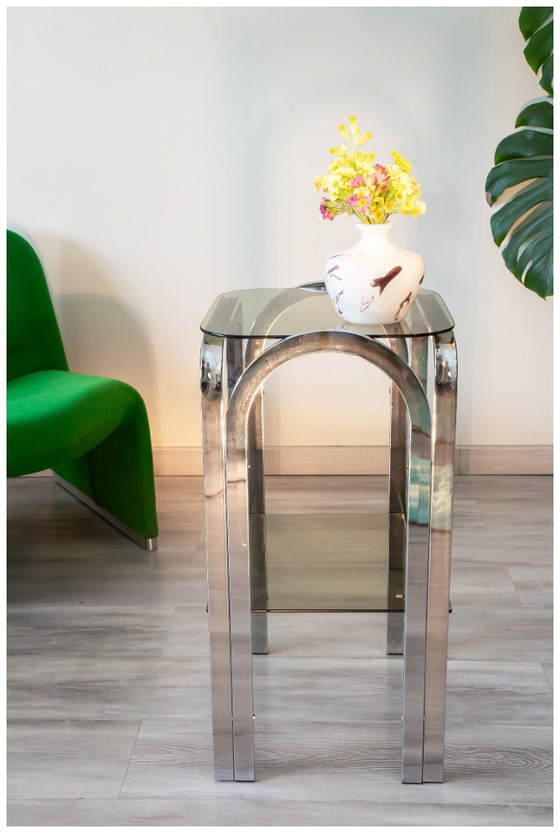 Image 1 of Mesita auxiliar de cromo y cristal ahumado de los años 70