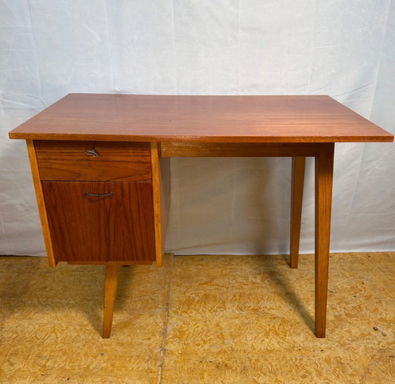 Image 1 of Mid-Century Retro Vintage Teak Klein Bureau Jaren 60, Deens Design Invloed Charmant Functioneel