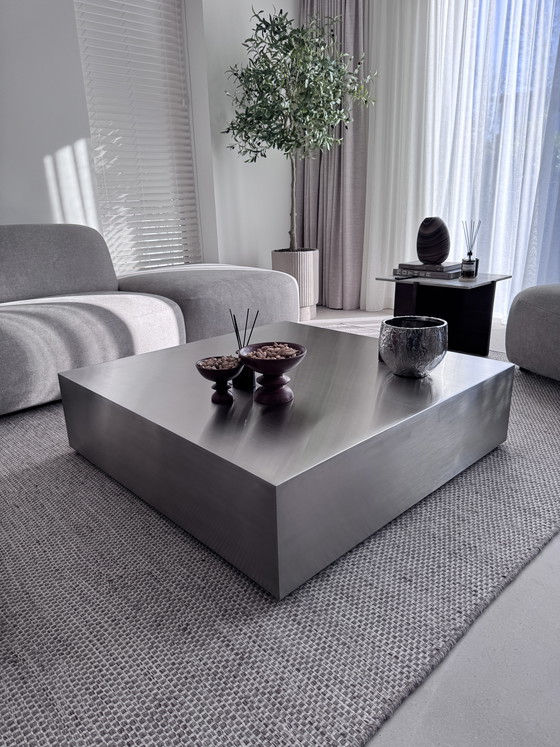 Image 1 of Table basse en acier inoxydable - Dimensions : 120 x 120 cm, hauteur : 30 cm