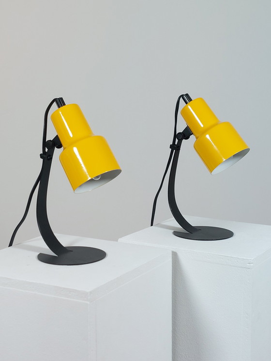 Image 1 of Paar minimalistische gele vintage nachtkastjes