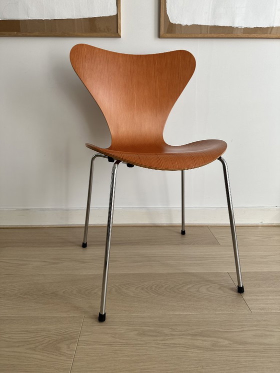 Fritz Hansen Série 7 3107 – Arne Jacobsen – Dining chairs, Wood (photo 3 of 5)