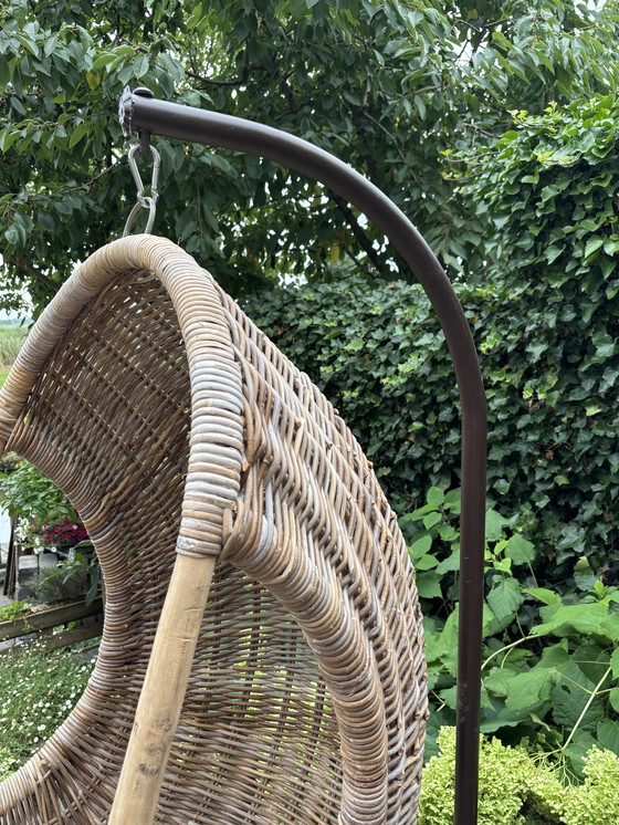 Image 1 of Hangstoel rotan riet met stalen frame