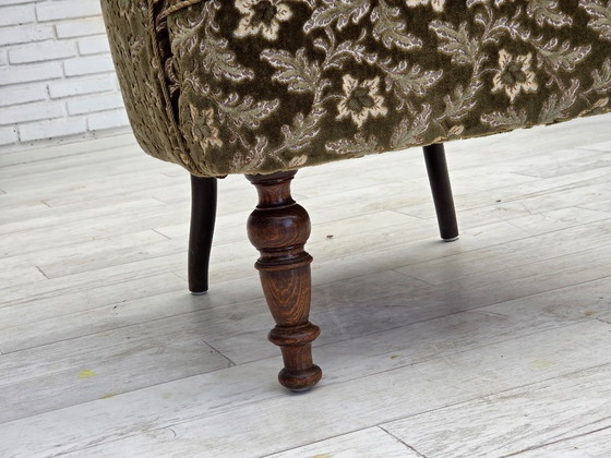 Image 1 of Poltrona danese, anni '50, rivestimento in velluto verde, gambe in legno di frassino.