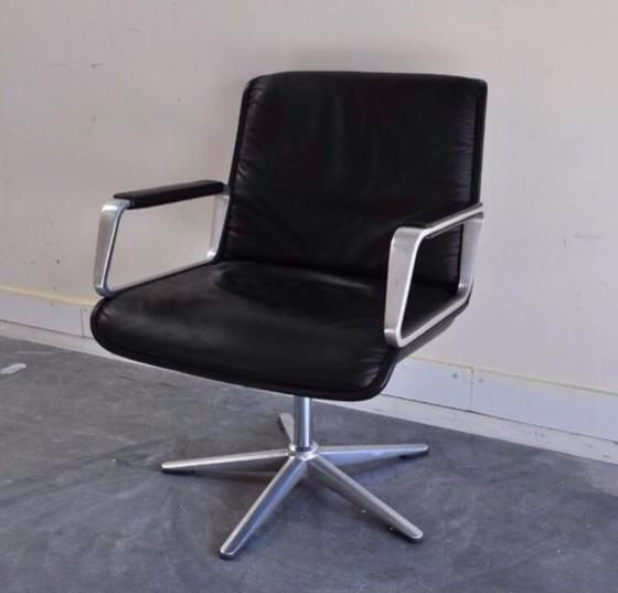 Image 1 of 4 esclusive sedie a secchiello brutaliste degli anni '60 in pelle e acciaio spazzolato