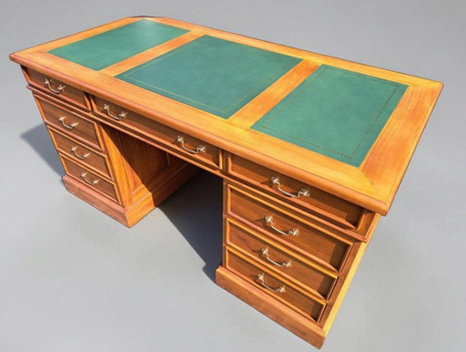 Escritorio inglés clásico con incrustación de cuero en estado nuevo, dimensiones 150x75 y 76cm de alto. – bureau, Leather