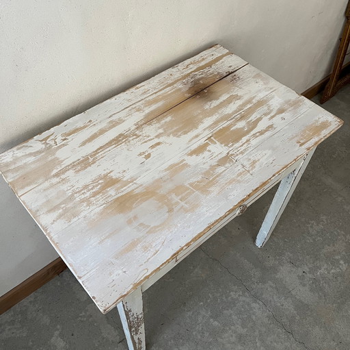 Petite table en bois 