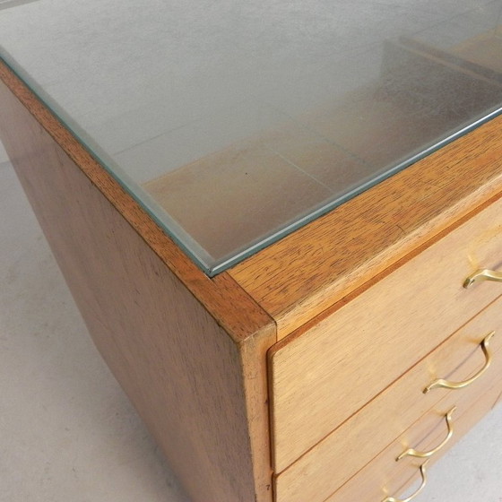 Image 1 of Mostrador/vitrina de exhibición de Ladenbau Brixius, 150 cm de largo, década de 1950.