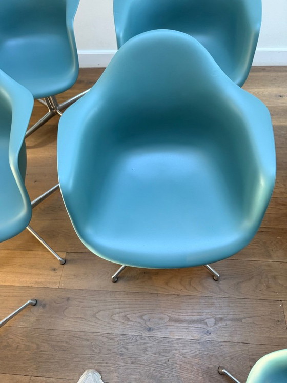 Vitra Eames Plastic Armchair, entworfen von Charles & Ray Eames, türkis, Sessel, Kunststoff, Metall (Foto 2 von 5)