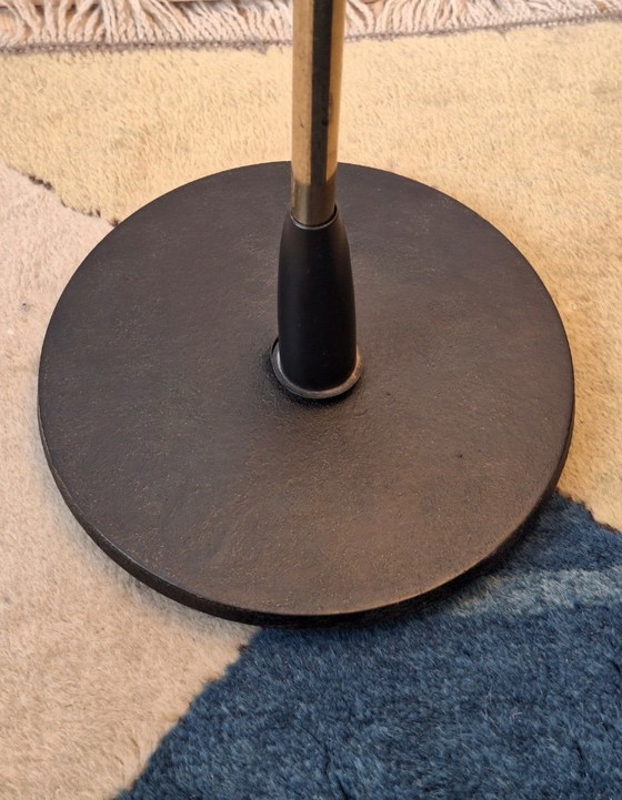 Messing vloerlamp uit het midden van de 20e eeuw, 360 graden draaibaar en in hoogte verstelbaar. (photo 11 of 20)