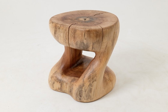 Image 1 of Tabouret/table d'appoint sculpturale, noyer sculpté, pièce unique, Logniture