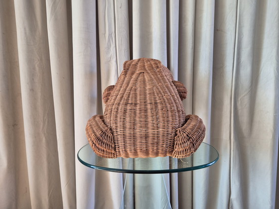 Image 1 of grenouille vintage en osier marron